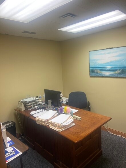 More Photos Of 929 S Main St, Lombard Office For Lease