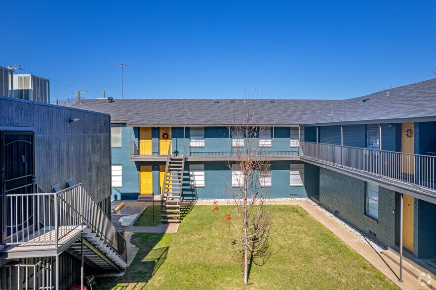 More Photos Of 2211 S Vernon Ave, Dallas Apartments For Sale