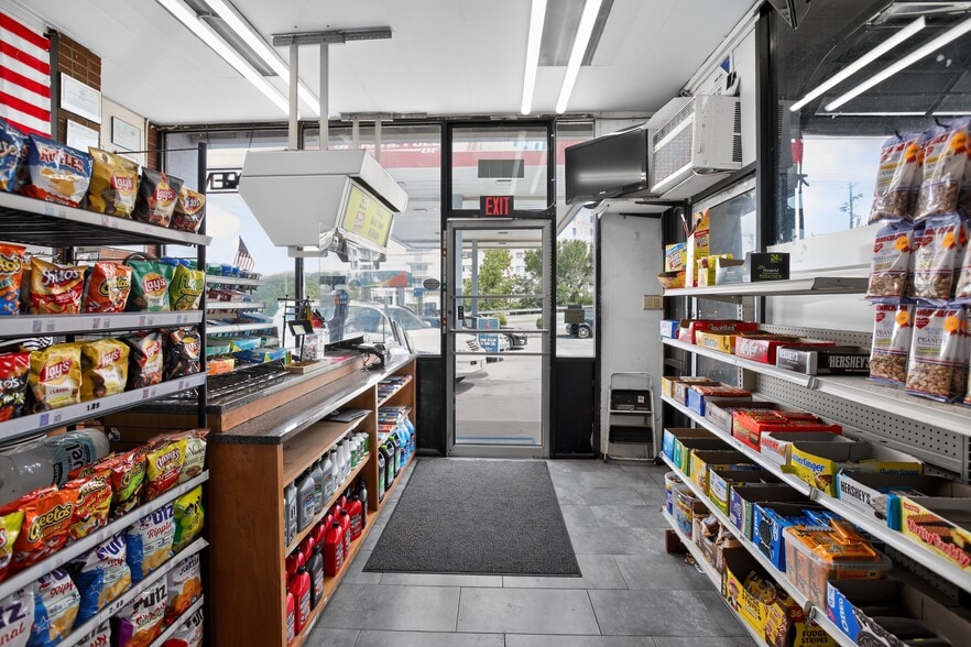 More Photos Of 5803 Annapolis Rd, Bladensburg Service Station For Sale