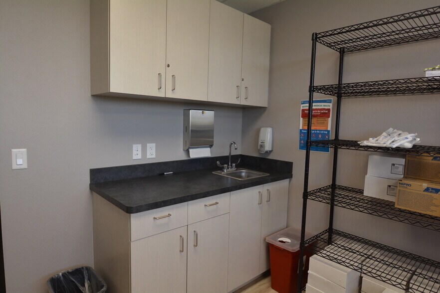 More Photos Of 10503 W Thunderbird Blvd, Sun City Medical For Lease