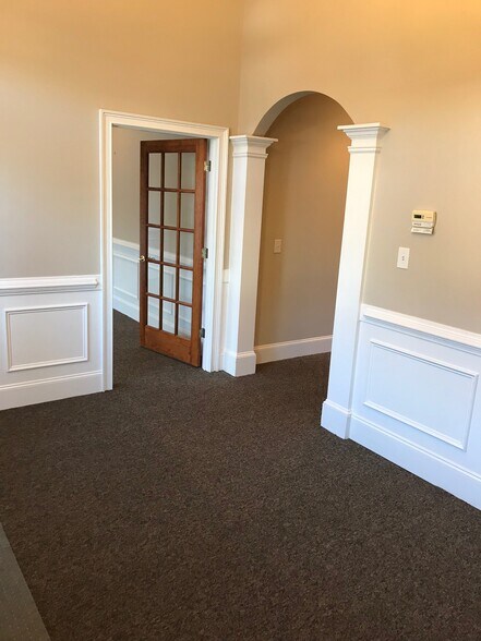 More Photos Of 11675 Century Dr, Alpharetta Office Residential For Lease