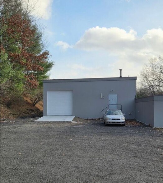 More Photos Of 137 Tosun Rd, Wolcott Warehouse For Lease