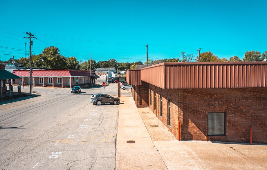 More Photos Of 216 W 2nd St, Dixon Bank For Sale