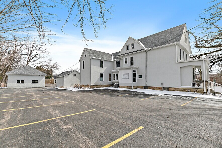 More Photos Of 303 N Main St, Elburn General Retail For Sale