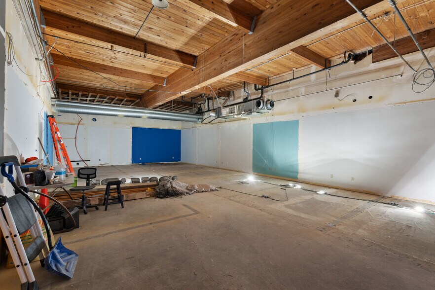 More Photos Of 222 NE Everett St, Camas Storefront Retail Office For Lease