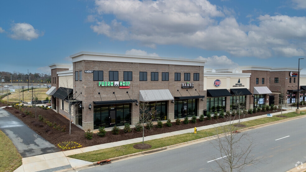 More Photos Of 14013 N Creek Village Dr, Huntersville Unknown For Lease