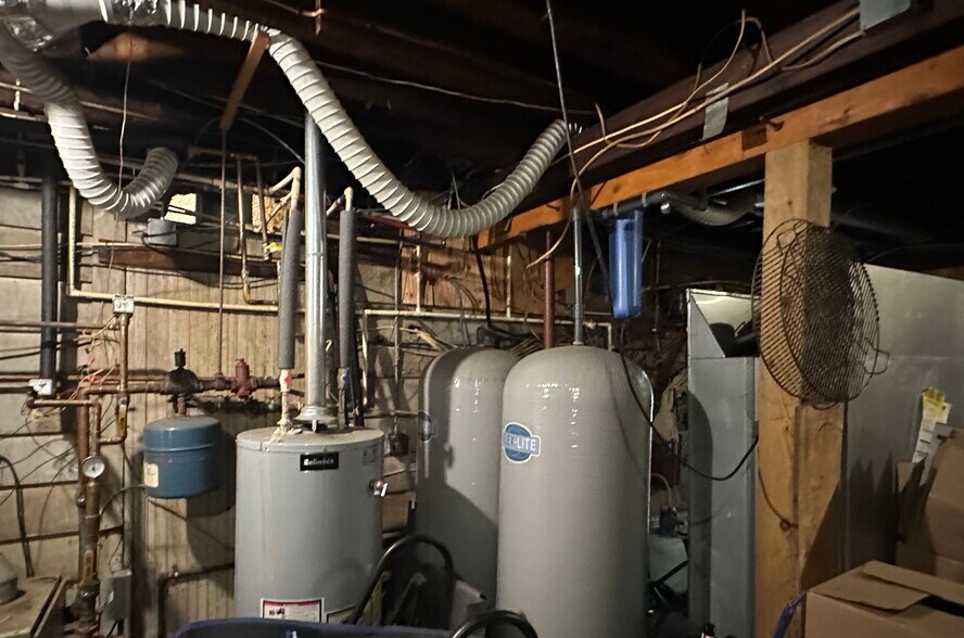 More Photos Of 7034 US-219 Hwy, Lewis Run Restaurant For Sale