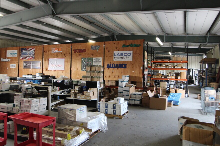 More Photos Of 950 Bell Rd, Sarasota Warehouse For Lease