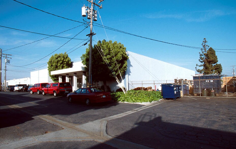 More Photos Of 18050 Newhope St, Fountain Valley Warehouse For Lease