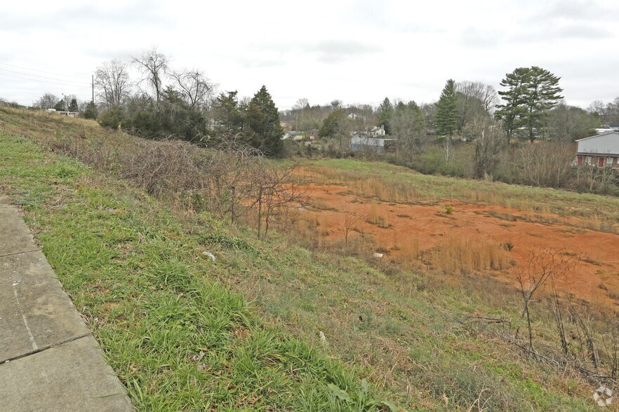 More Photos Of 3008 W Market St, Johnson City Land For Lease