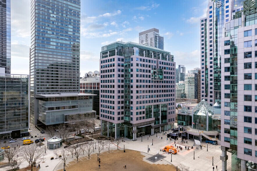 More Photos Of 200 Wellington St W, Toronto Office For Lease