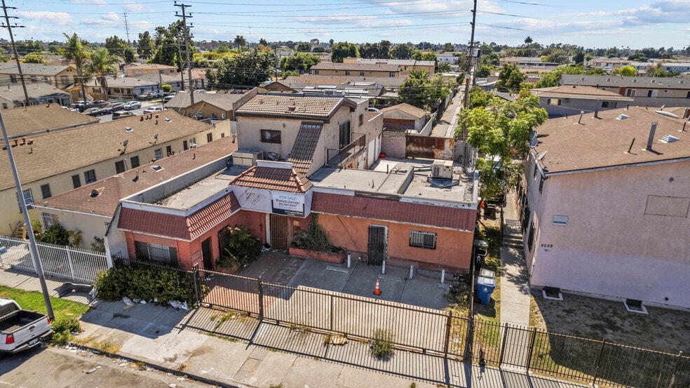 More Photos Of 9511 S San Pedro St, Los Angeles Office Residential For Sale