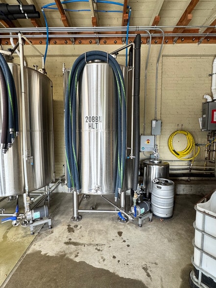 More Photos Of 585 E Thompson Blvd, Ventura Restaurant For Sale