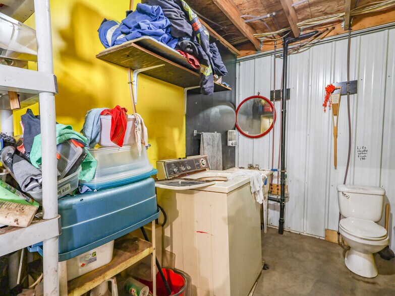 More Photos Of 40446 AB-56, Rochon Sands Service For Sale