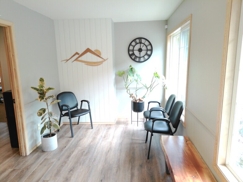 More Photos Of 4350-4356 Commercial St SE, Salem Office For Lease