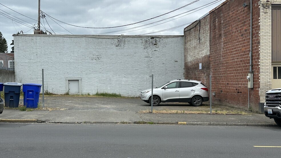 More Photos Of 201 Allen St, Kelso Storefront Retail Office For Lease