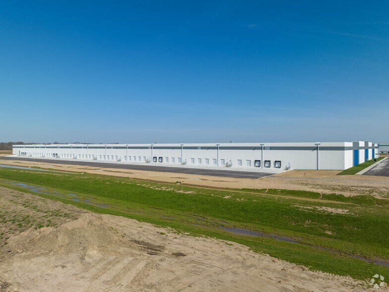 More Photos Of 283 Cardinal Dr, Marengo Warehouse For Sale