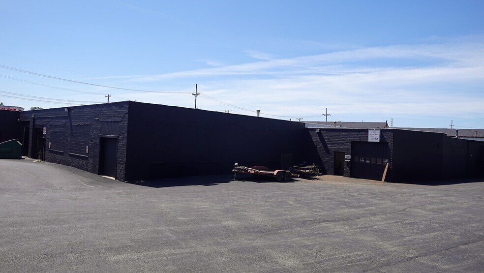More Photos Of 2740-2754 2nd St, Cuyahoga Falls Warehouse For Lease