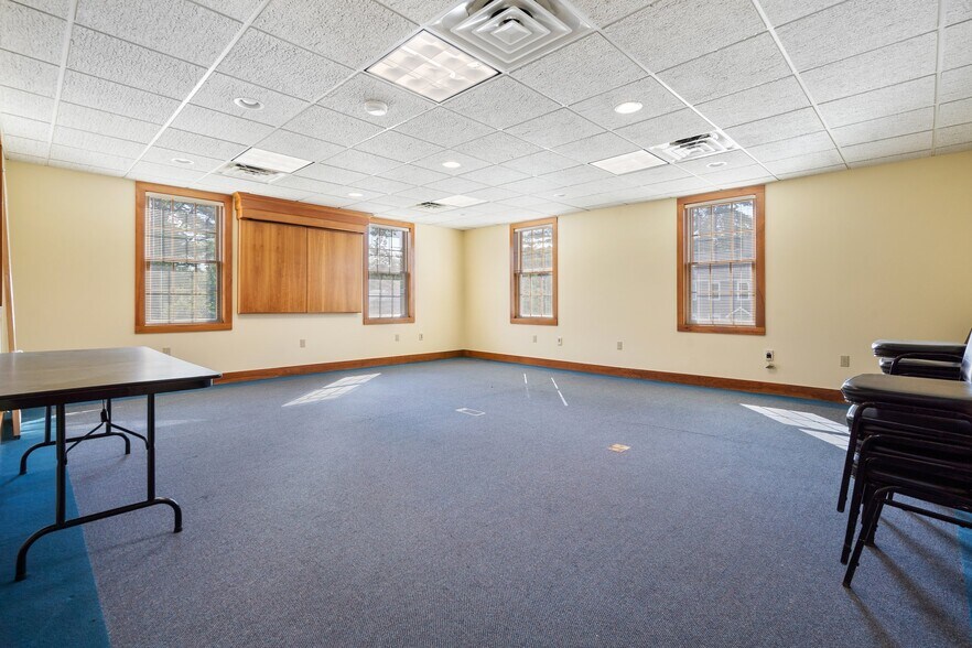 More Photos Of 41 Liberty Hill Rd, Henniker Medical For Sale