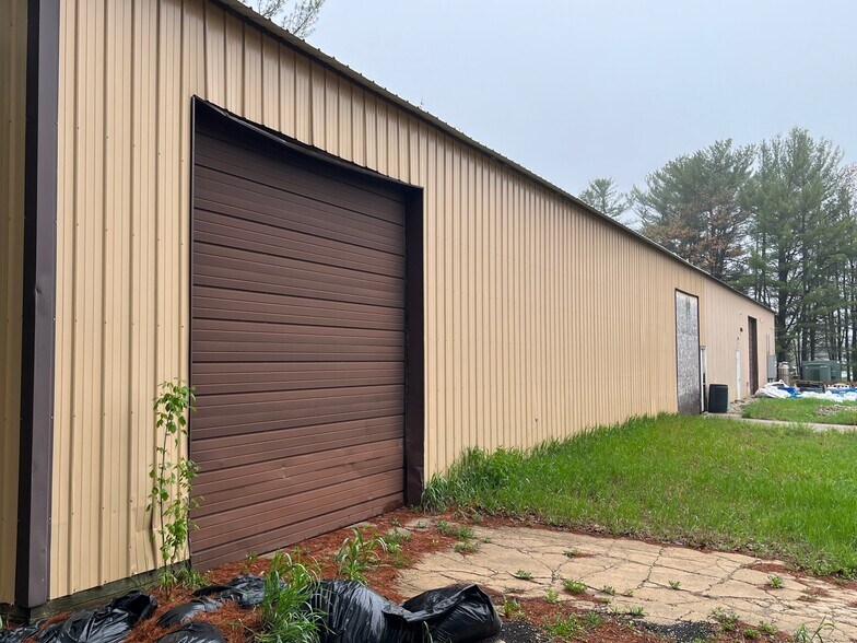 More Photos Of 404 S Park Dr, Kalkaska Warehouse For Lease