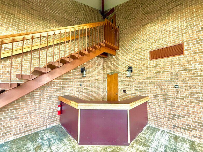 More Photos Of 321 S Blanchard St, Findlay Office For Sale