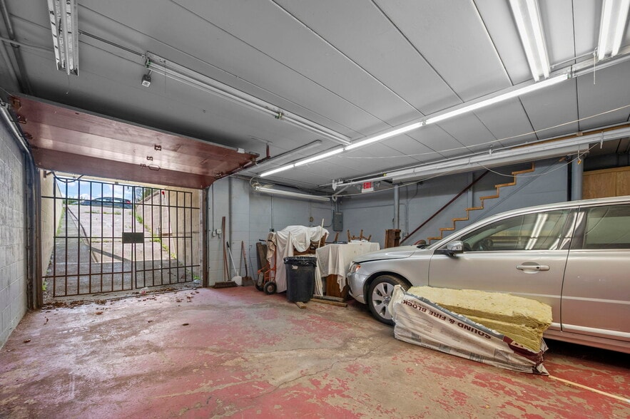 More Photos Of 735-737 Snelling Ave N, Saint Paul Storefront Retail Office For Lease