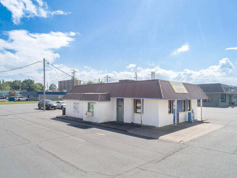 More Photos Of 1010 W Main St, Jacksonville Health Club For Sale