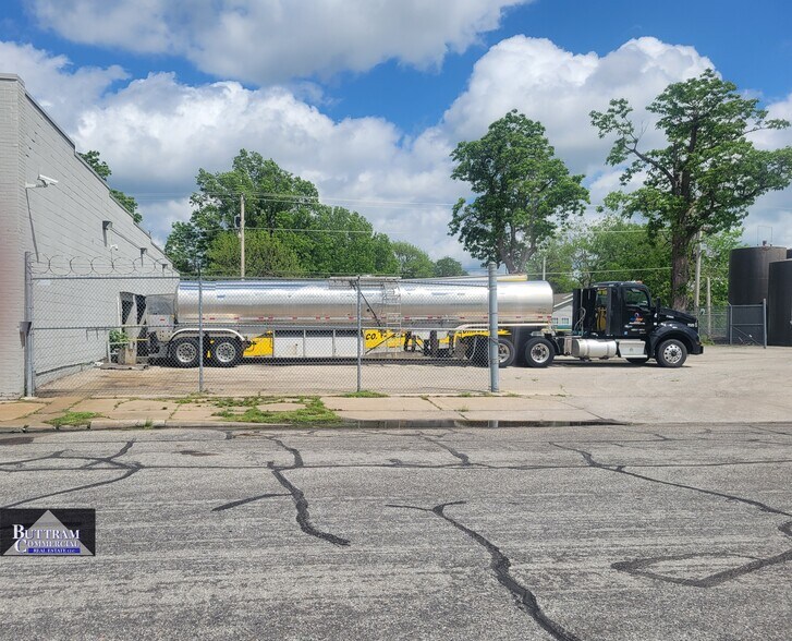 More Photos Of 1301 S Virginia Ave, Joplin Warehouse For Sale