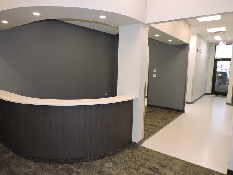 More Photos Of 4309 52 Ave, Red Deer Medical For Lease