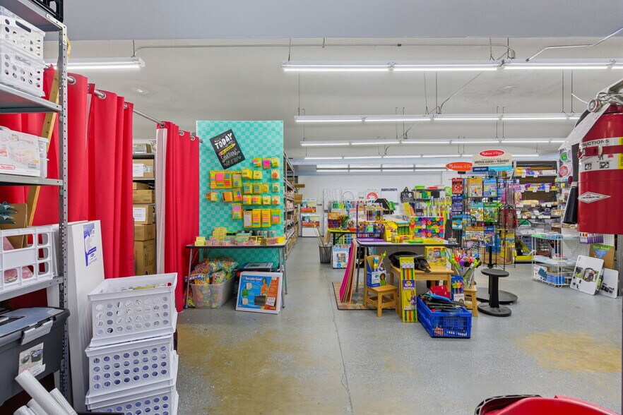 More Photos Of 825 North University Avenue, Little Rock Freestanding For Sale