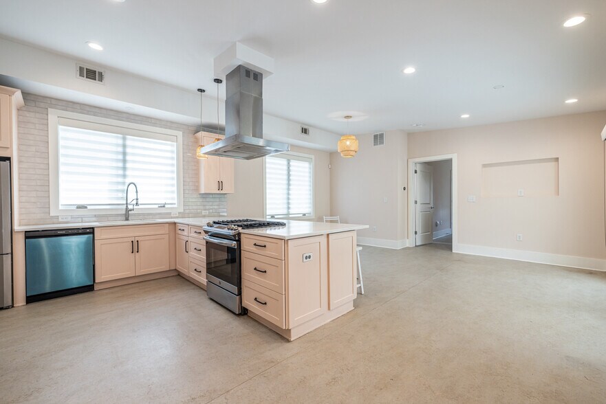 More Photos Of 1651 Pryor Rd SW, Atlanta Loft Creative Space For Sale