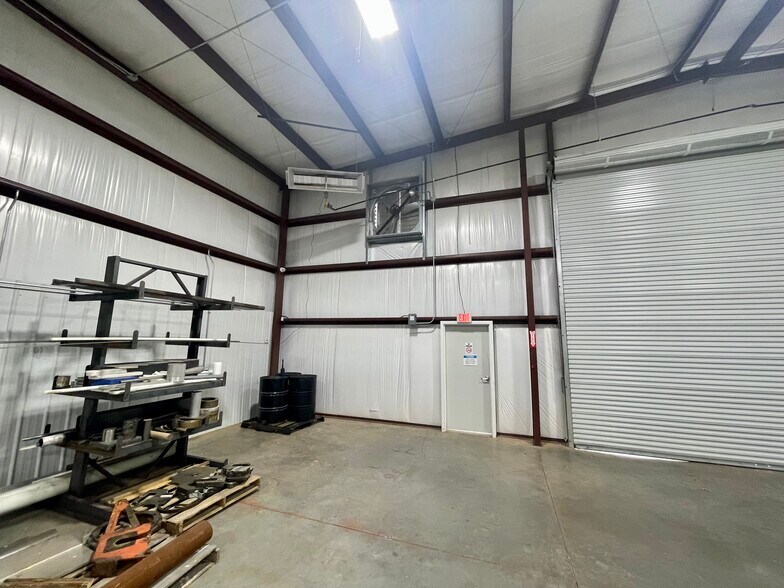 More Photos Of 31 Steelview Dr, Roanoke Distribution For Sale