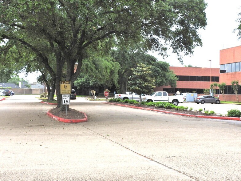 More Photos Of 13313 Southwest Fwy, Sugar Land Office Residential For Lease