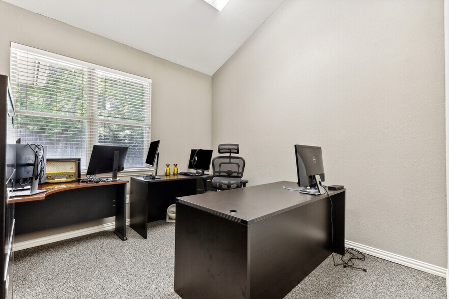 More Photos Of 700 N Carroll Ave, Southlake Office For Lease