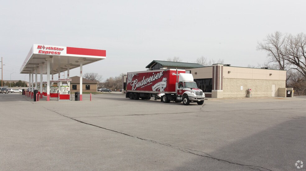 More Photos Of 5700 N 33rd Cir, Lincoln Service Station For Sale