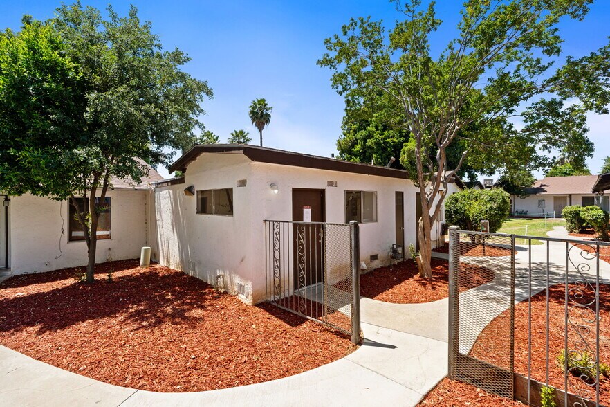 More Photos Of 3025-3049 E Gettysburg Ave, Fresno Apartments For Sale