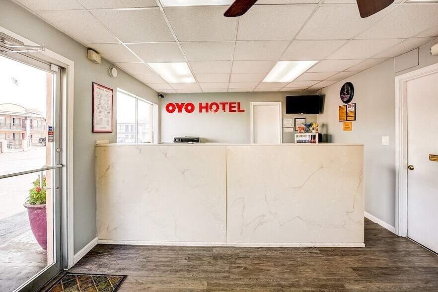 More Photos Of 4012 N State Line Ave, Texarkana Hotel For Sale