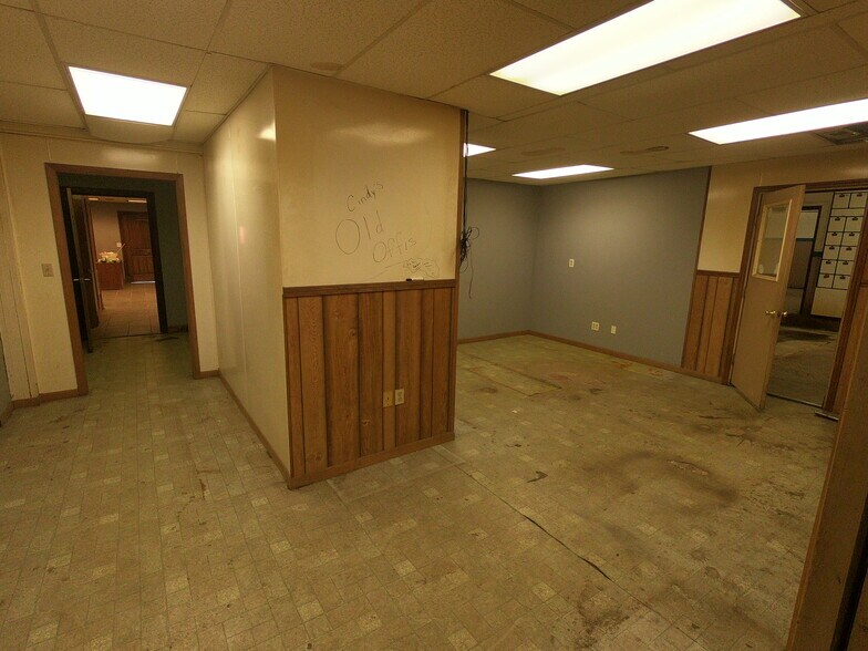 More Photos Of 145 1st Dr NE, New Philadelphia Flex For Lease