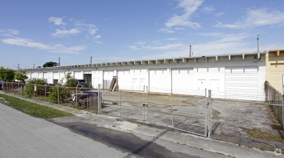 More Photos Of 374 SW 4th Ct, Dania Warehouse For Lease