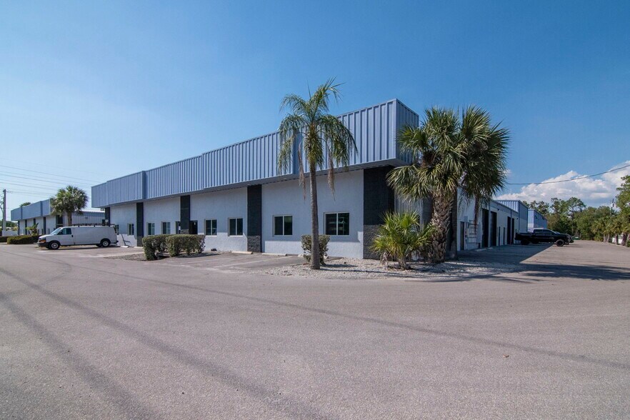 More Photos Of 4755 Mercantile Ave, Naples Unknown For Lease