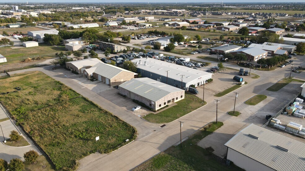 More Photos Of 10 Regency Dr, Wylie Light Distribution For Lease