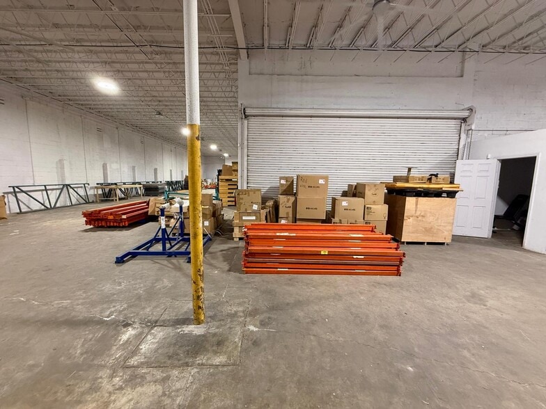 More Photos Of 6236 Miramar Pky, Miramar Showroom For Lease