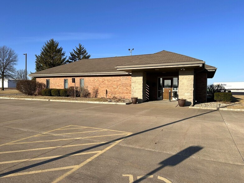 More Photos Of 220 SW 5th St, Woodhull Medical For Sale