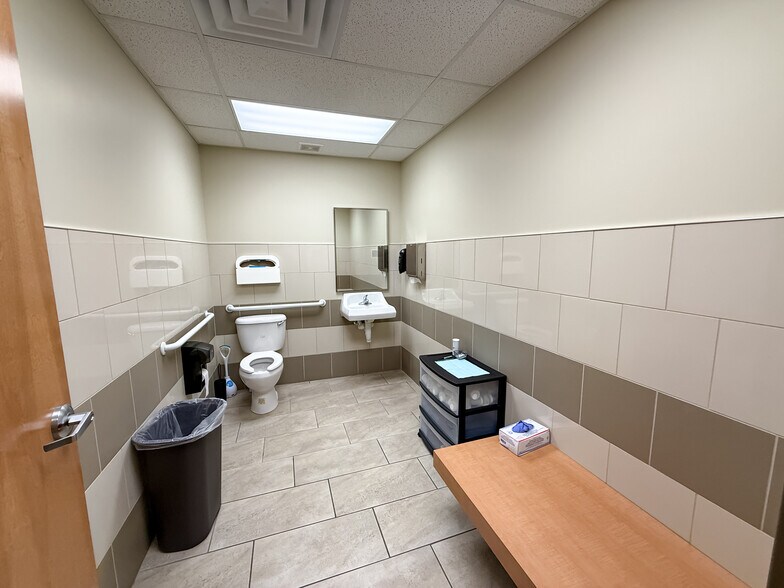 More Photos Of 307 W US Highway 54, Andover General Retail For Sale
