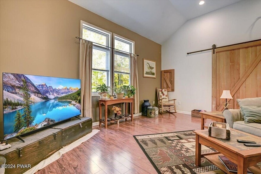 More Photos Of 186 Ledgedale Rd, Lake Ariel Apartments For Sale