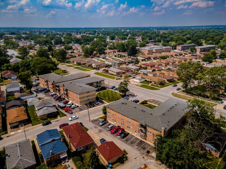 More Photos Of 1025 W Vermont St, Calumet Park Apartments For Sale