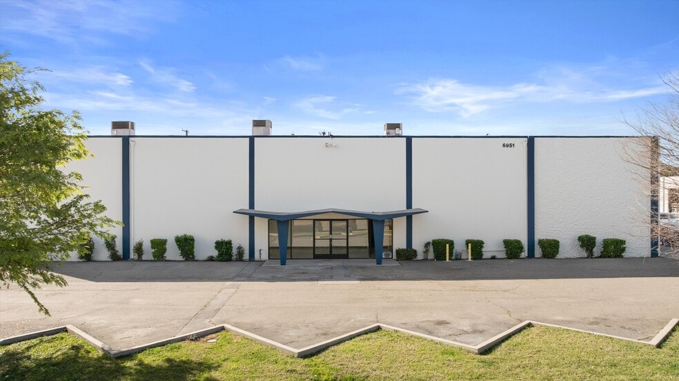 More Photos Of 6951 Oran Cir, Buena Park Warehouse For Lease