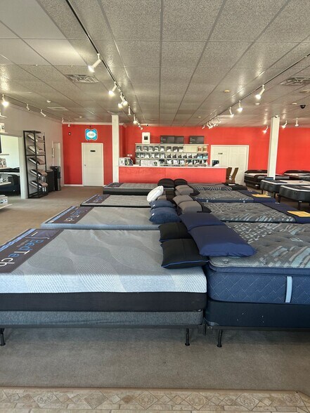 More Photos Of 4625 S Tamiami Trl, Sarasota Freestanding For Lease