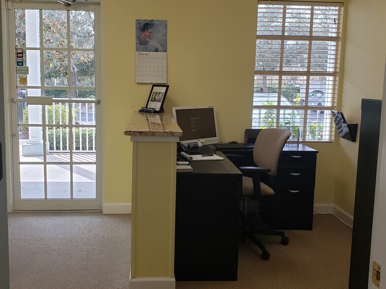 More Photos Of 9021-9027 Town Center Pky, Bradenton Office For Lease