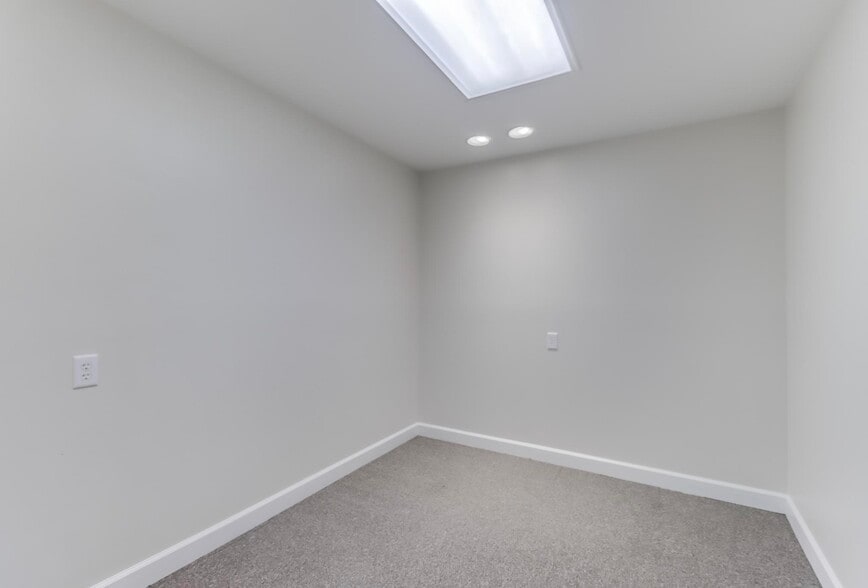 More Photos Of 831 Highway 90, Bay Saint Louis Office For Sale